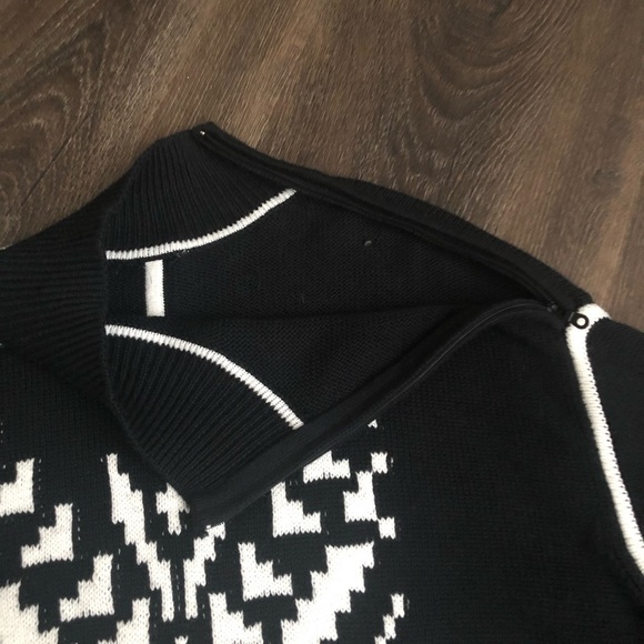 Fabulous sweater! New! Zipper in the left shoulder, fingers holes - Picture 5 of 6